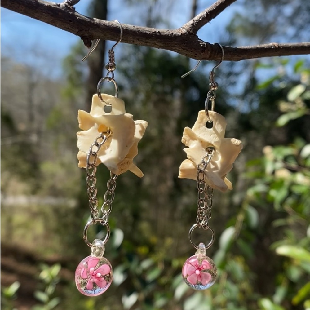 Real Possum Vertebrae Glass Flower 🌸 Charm Earrings - Picture 3 of 17